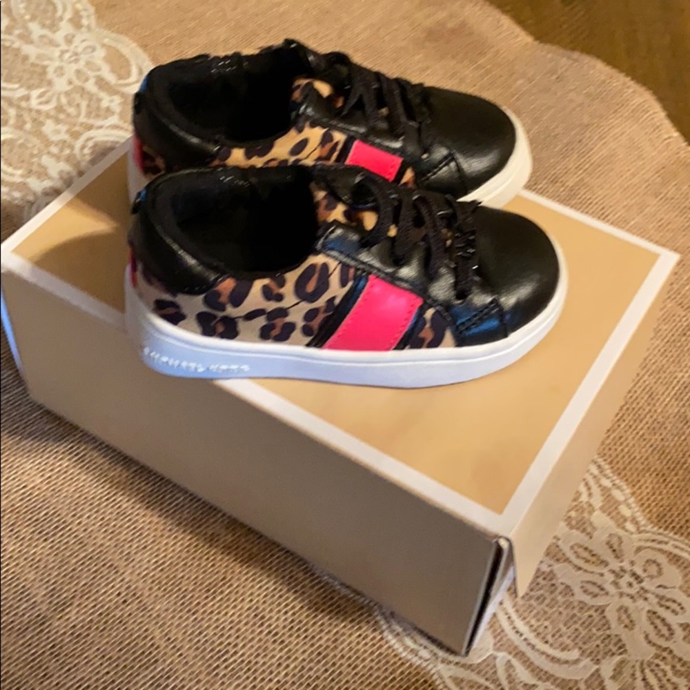 Toddler size 6 sneaker